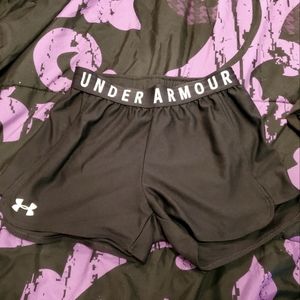 Xs under Armour shorts